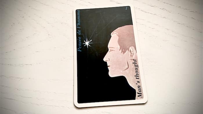 Carte Pensée de l'Homme de l'Horoscope Belline figurant un profil masculin sur fond noir étoilé.