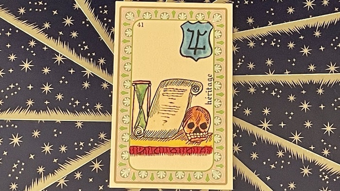 Carte 41 de l'Oracle Belline, héritage, montrant un crâne humain, un sablier et un rouleau de parchemin.