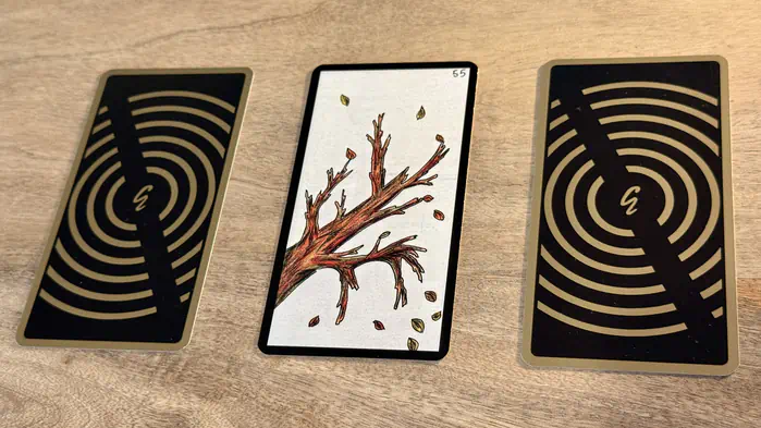 Une branche d'arbre perdant ses feuilles, illustration de la carte 55 de l'Oracle Gé : L'Automne.